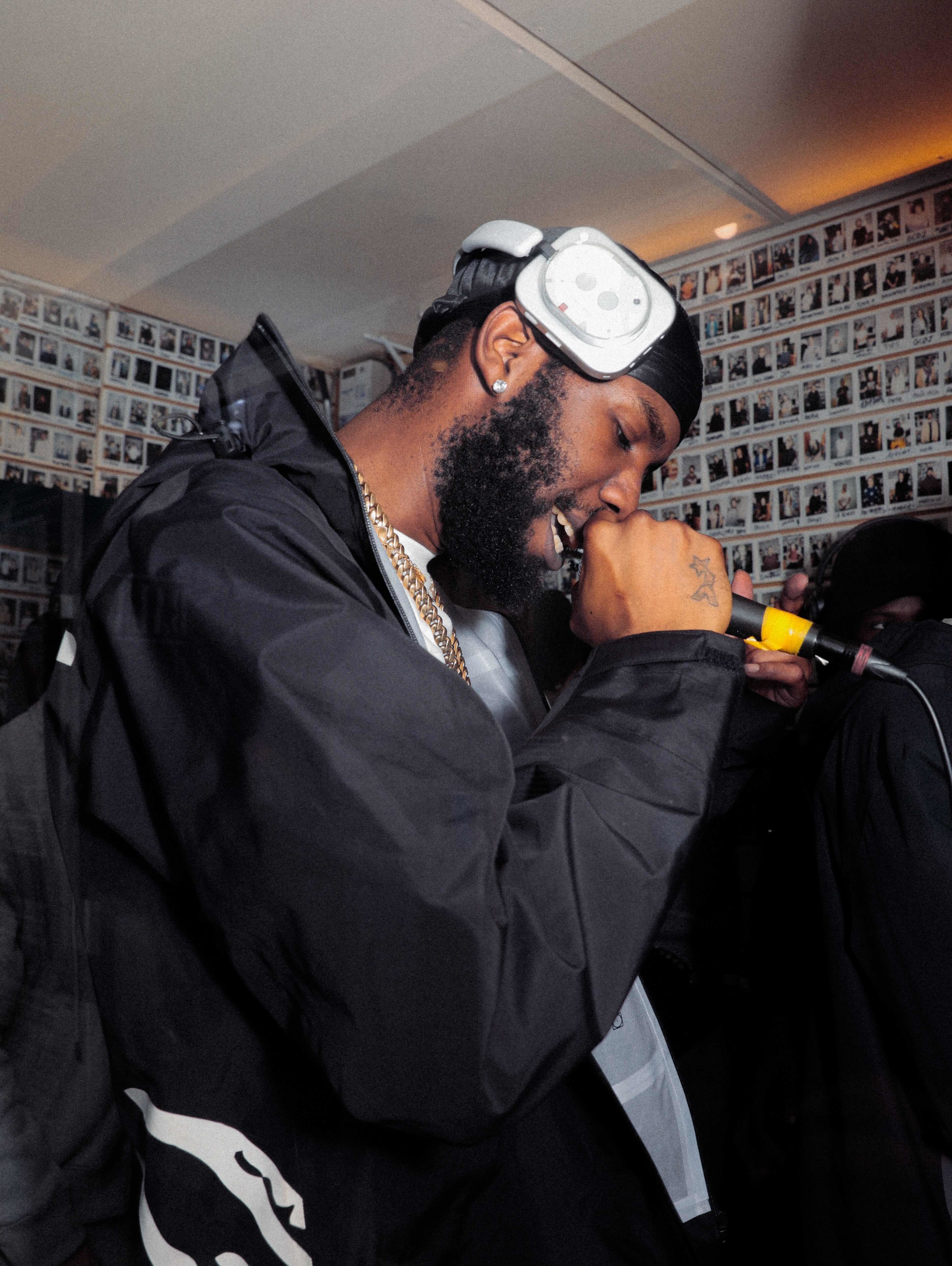 Sainte performing Nothing Moment at Balamii